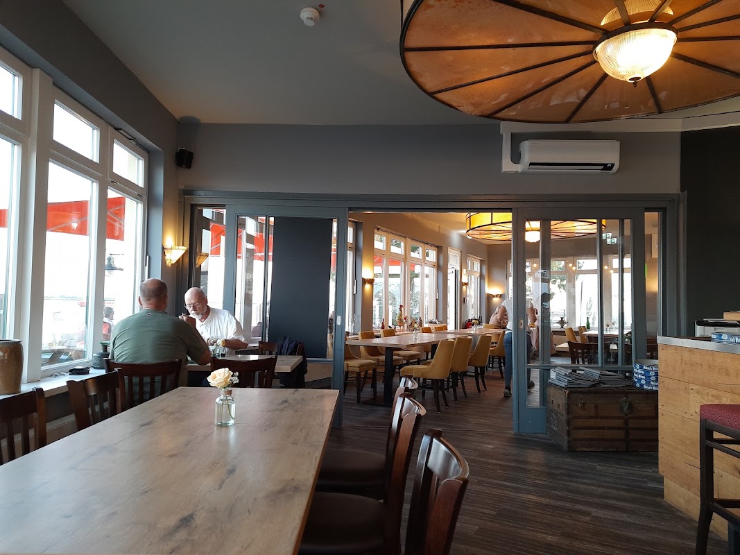 Weserschlößchen | Restaurant & Hotel am Fähranleger nach Bremerhaven