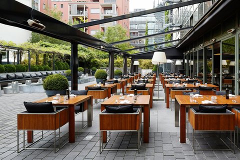 Roomers Frankfurt Central, Autograph Collection