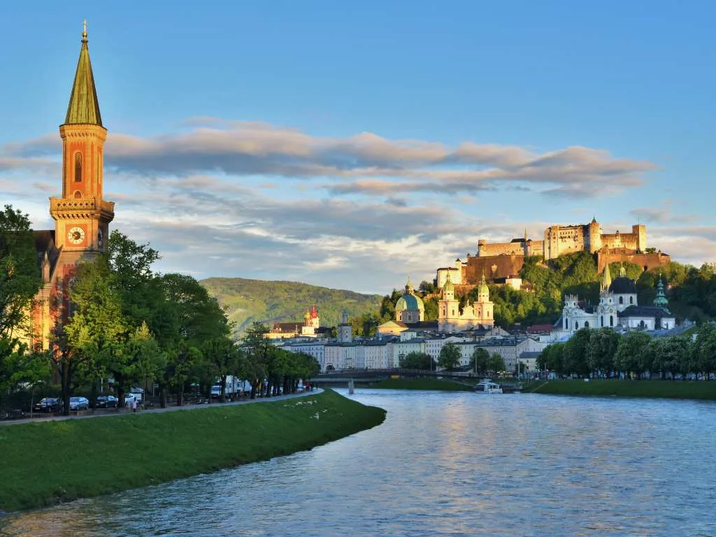 The Salzach in the evening light, behind it the old town and the Hohensalzburg fortress on the hill