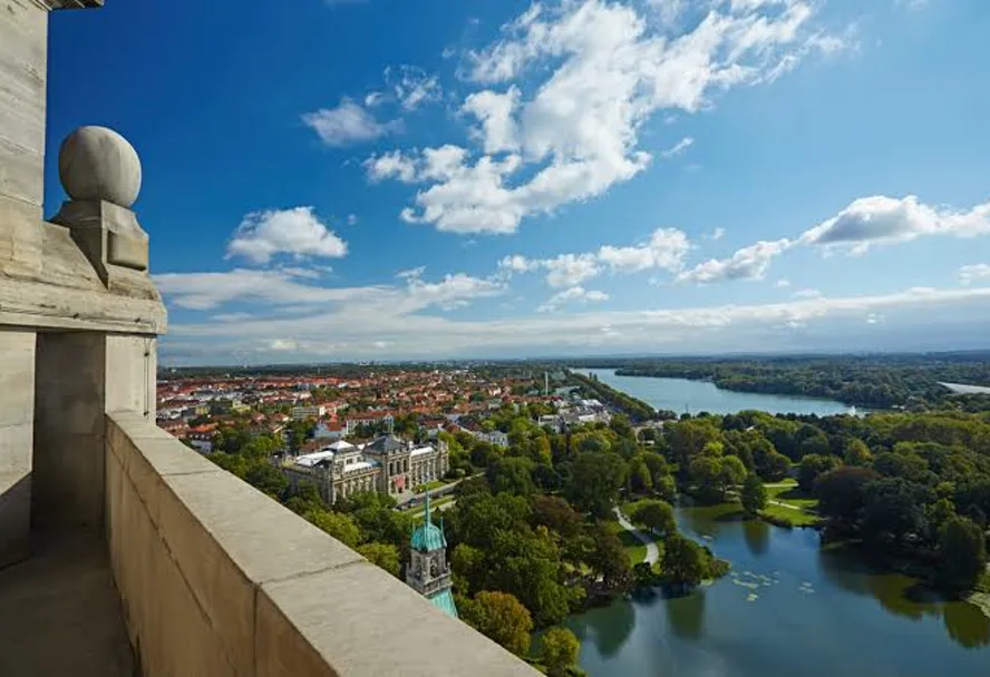 The view from the dome platform across Maschpark and the Maschsee