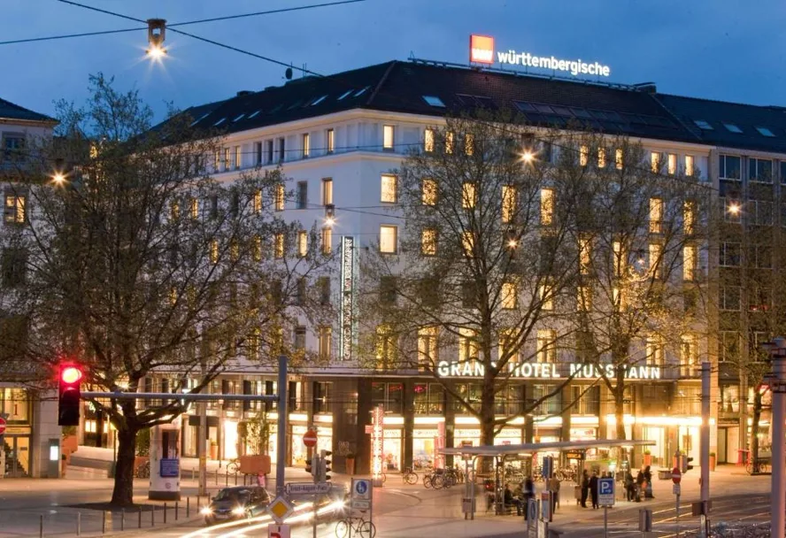 The Grand Hotel Mussmann on Ernst-August-Platz at dusk