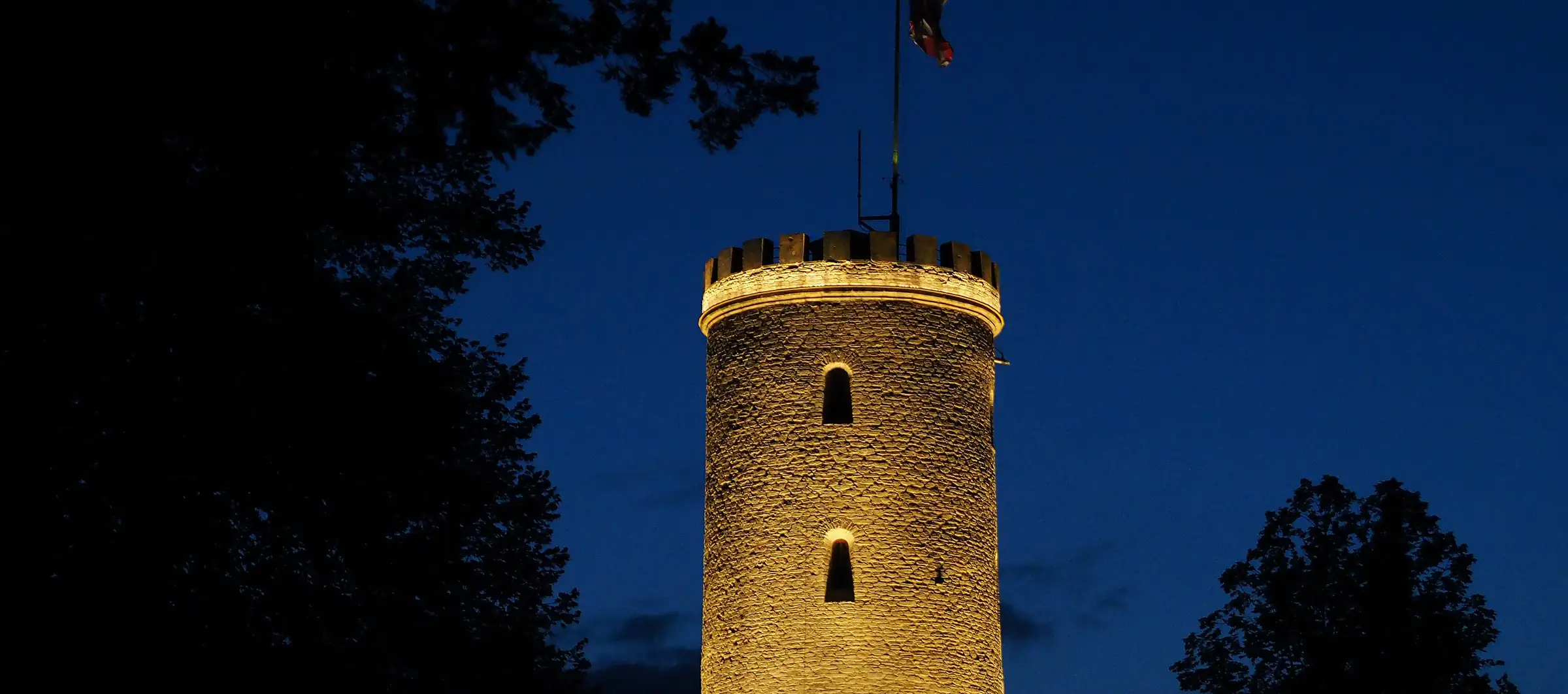 Bielefelder Sparrenburg bei Nacht